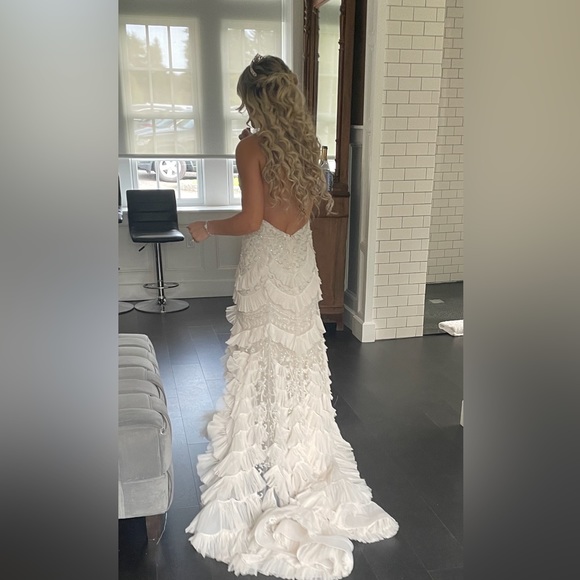 Meet your Posher, Cassandra - Picture 3 of 13